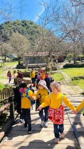 Για…“Ένα τσαμπί Σταφύλι”…(12)