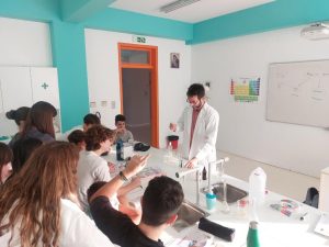 Πειραματιζόμαστε... στα διαλύματα οξέων και βάσεων!(1)