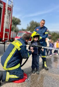 Με κράνος και στολή007