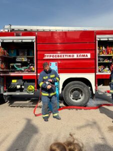 Με κράνος και στολή008