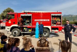 Με κράνος και στολή009