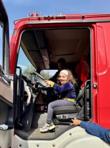 Με κράνος και στολή010