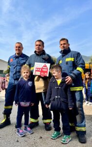 Με κράνος και στολή012