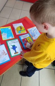 Γιορτάζοντας...